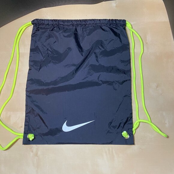 Bundle of 3 drawstring athletic bags (2 Nike & 1 generic)! - Picture 5 of 6